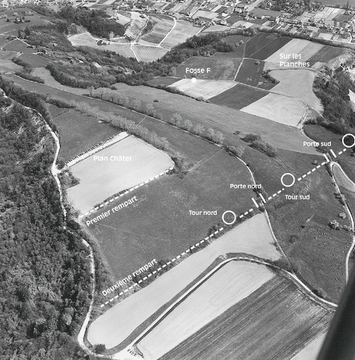 Vue aérienne du site prise dans les années 1970.